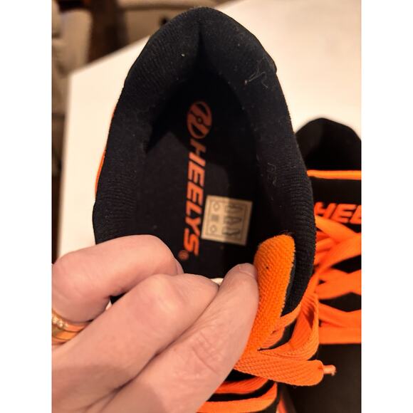 Heelys Skate Shoes Black & Neon Orange Size YTH 5 unisex With Wheels - Picture 3 of 9